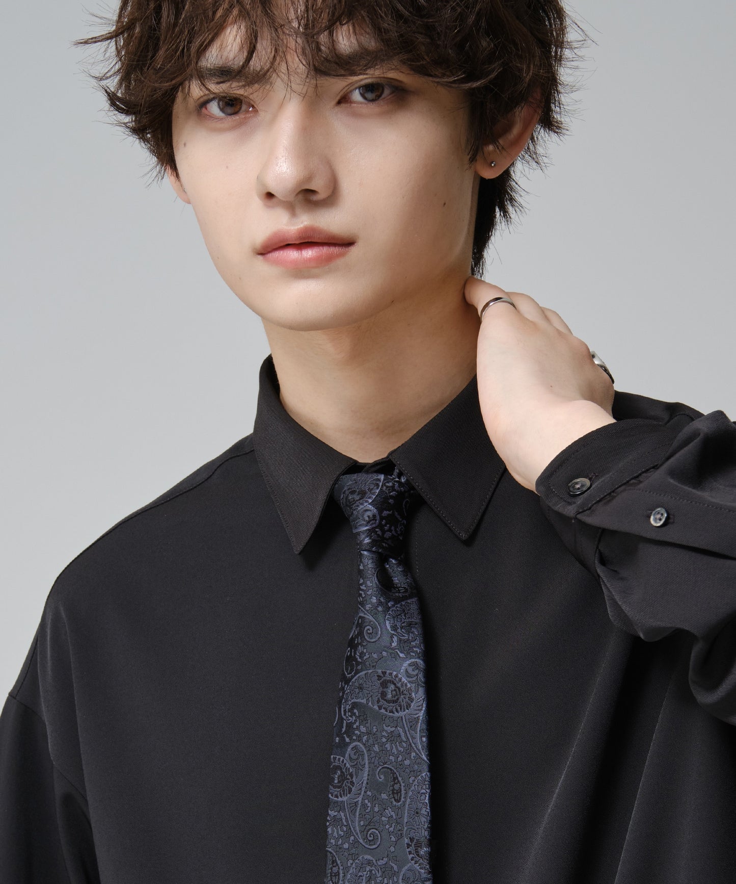 SUI-1998 ネクタイ 7cm ブラック シルバーブルーペイズリー エレガント 柄 メンズ ネクタイ kkne16